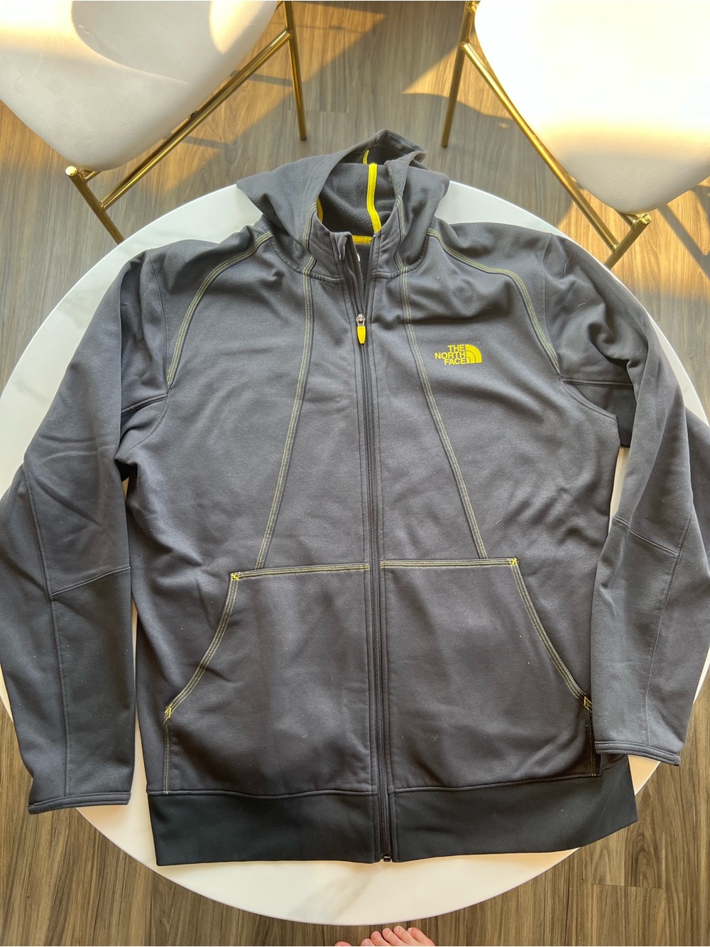 North Face Lightweight Performance Men's Gray/Charcoal Jacket w Thumb Holes